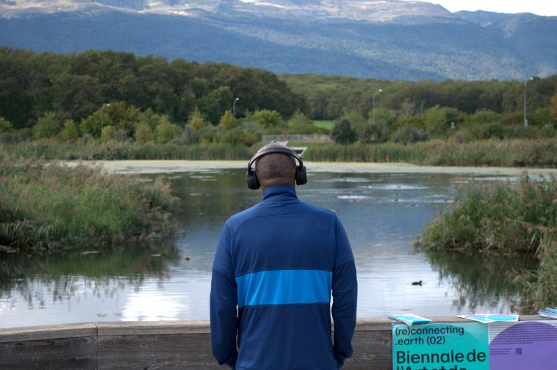 Visiteur de Biennale au Lac des Vernes, Meyrin
