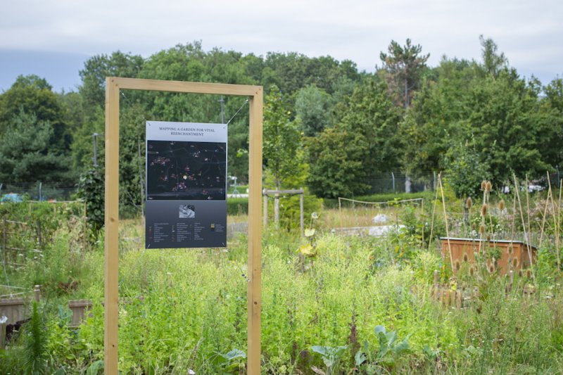 (re)connecting.earth, vue d'exposition Quartier des Vergers, Genève – Mikhail Rojkov